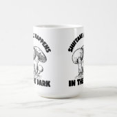 Shitake gebeurt in het donker koffiemok (Center)