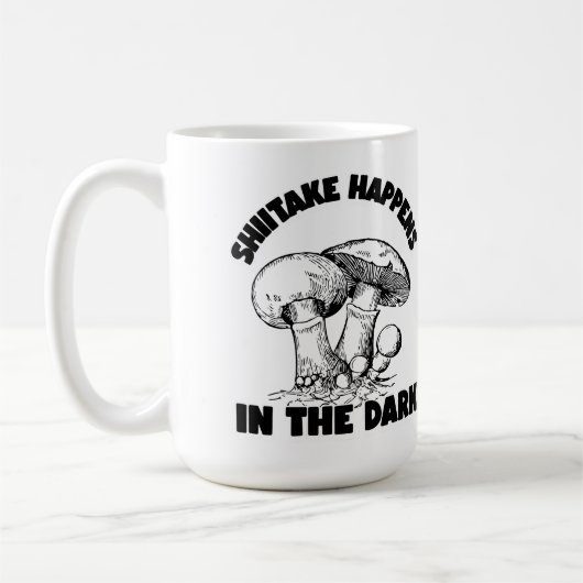 Shitake gebeurt in het donker koffiemok (Links)