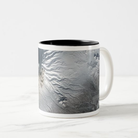 Shiveluch Volcano in Rusland Tweekleurige Koffiemok (Voorkant rechts)