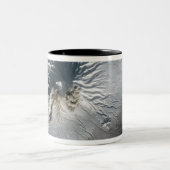 Shiveluch Volcano in Rusland Tweekleurige Koffiemok (Center)