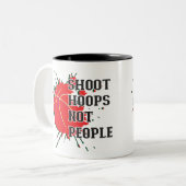 Shoot Hoops not People Tweekleurige Koffiemok (Voorkant links)