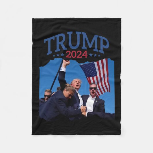 Short Fist Pumped 2024 Bid voor Trump Never's Give Fleece Deken (Voorkant)
