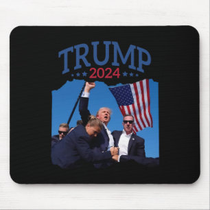 Short Fist Pumped 2024 Bid voor Trump Never's Give Muismat