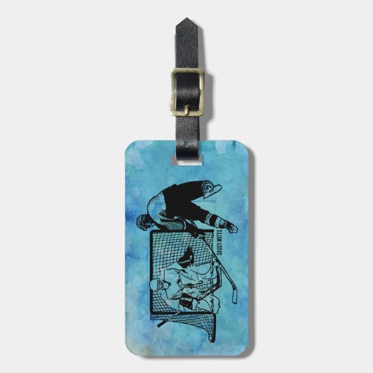 Shot on Net Hockey Ink Sketch on Blue Waterverf Bagagelabel (Voorkant verticaal)