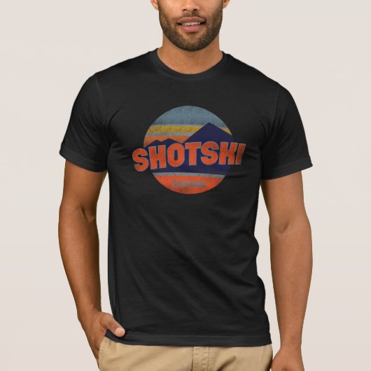 "Shotski Bozeman" Cool Retro Drink T-shirt (Voorkant)