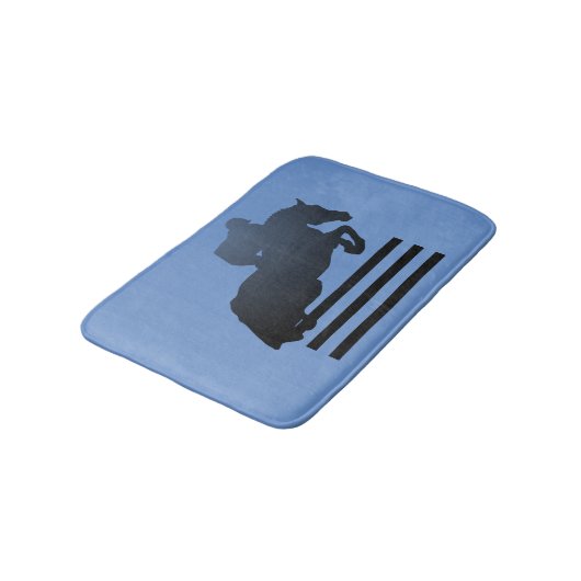 Show jumper die een obstakel opruimt. badmat (Gekanteld)