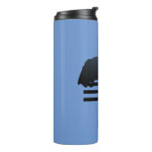 Show jumper die een obstakel opruimt. thermosbeker (Gedraaid links)