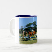 Show springt in Jersey Tweekleurige Koffiemok (Voorkant links)