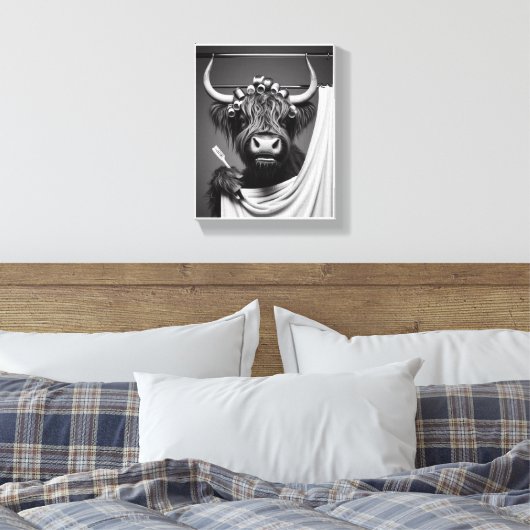 Showering Highland Heifer Canvas Afdruk (Insitu (Slaapkamer))