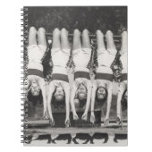 Showgirls op aap bars, speels design. notitieboek (Voorkant)
