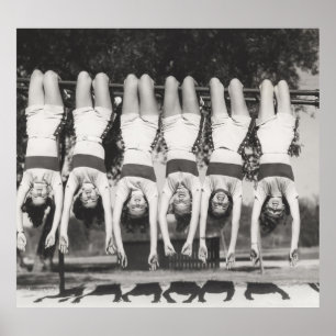 Showgirls op aap bars, speels design. poster