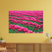Shows tuin van lentemollende tulpenbollen in canvas afdruk (Insitu (Woonkamer))