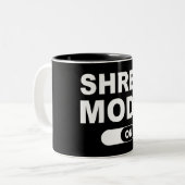 Shred Mode Aan Tweekleurige Koffiemok (Voorkant links)