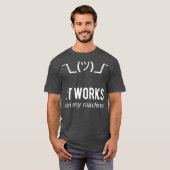 Shrug het werkt op mijn machine Funny Programmer T-shirt (Voorkant volledig)