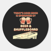 Shuffleboard Player Beer  Ronde Sticker (Voorkant)