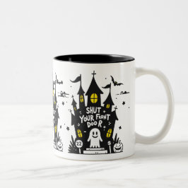 Shut Your Front Door Mug – Haunted House Ghost Tweekleurige Koffiemok