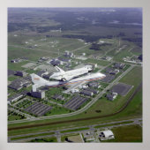 Shuttle Challenger op de Shuttle Carrier Poster (Voorkant)