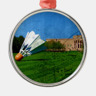 Shuttlecock op het gras metalen ornament