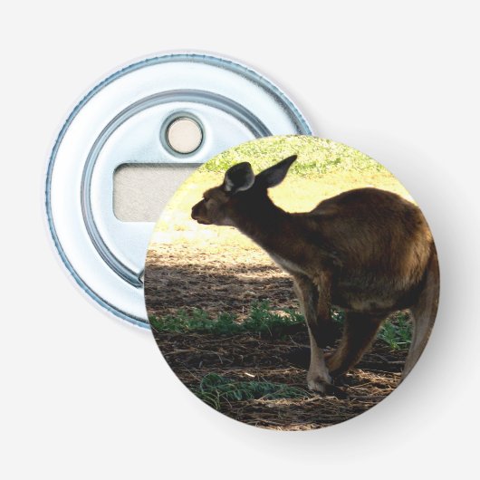 Shy Australian Kangaroo, Magnetic Bottle Opener. Button Flesopener (Voorkant)