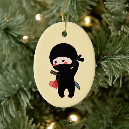 Shy Blushing Ninja Holding Origami Heart Yellow Keramisch Ornament (Boom)