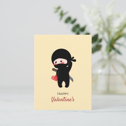 Shy Blushing Ninja Holding Origami Paper Heart Feestdagenkaart (Staand voorkant)