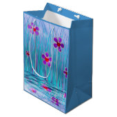 Shy Daisies Gift Bag Medium Cadeauzakje (Voorkant Gekanteld)