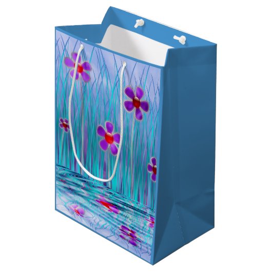 Shy Daisies Gift Bag Medium Cadeauzakje (Voorkant Gekanteld)