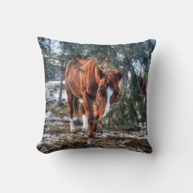 Shy Sorrel Mare and Branches Horse-lover Gift Kussen (Voorkant)