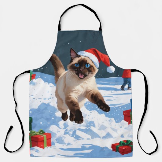 Siamees kat loopt in de sneeuw met kerstmuts schort (Voorkant)