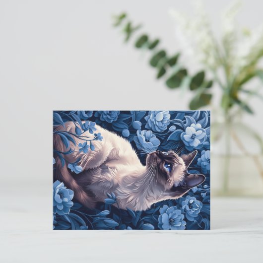Siamese kat in blauwe bloemen briefkaart (Staand voorkant)