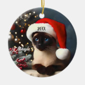 Siamese kat in een kerstmuts Keramisch Ornament (Voorkant)