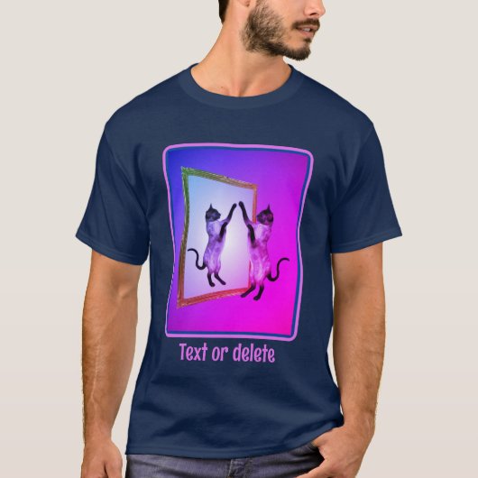 Siamese kat in een spiegel gepersonaliseerd t-shirt (Voorkant)
