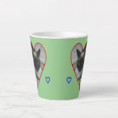 Siamese kat in hartstilte. Green Latte Mok (Voorkant)