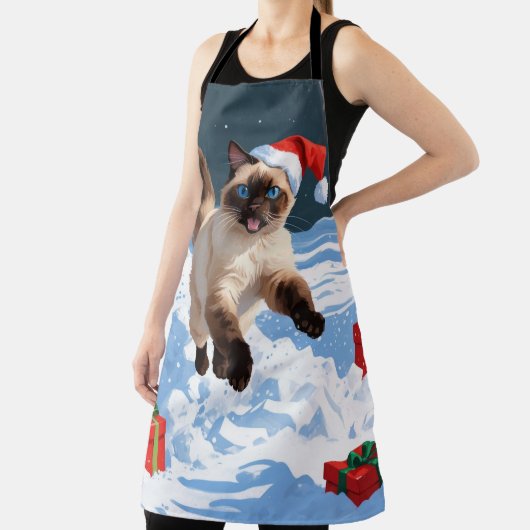 Siamese kat loopt in de sneeuw met kerst Pet Schort (Insitu)