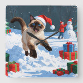 Siamese kat loopt in de sneeuw met kerst Pet Vierkante Klok (Voorkant)