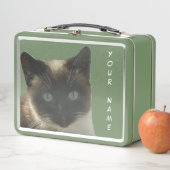 Siamese kat met Bright Blue Eyes Green Lunchbox (In situ)