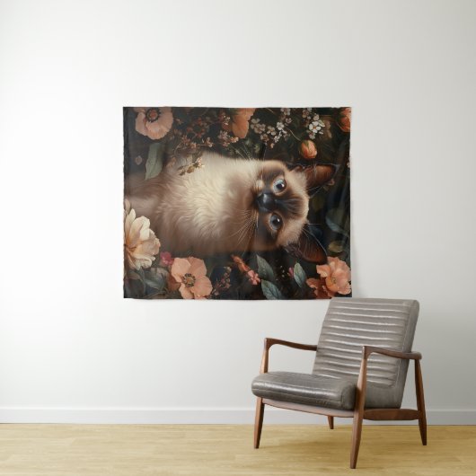 Siamese kat omringd door roze bloemetjes wandkleed (In Situ (horizontaal))