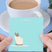 Siamese kat op blauwe notities met naam post-it® notes