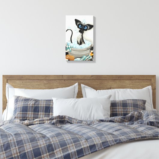 Siamese kat van BihrLe Bath Canvas Art Print (Insitu (Slaapkamer))