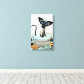 Siamese kat van BihrLe Bath Canvas Art Print (Insitu (Houten vloer))