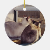 Siamese katten twee op raam (2) keramisch ornament (Achterkant)