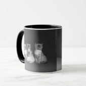 Siamese kittens kijken naar B&W Mok (Voorkant links)