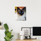 Siamese kitty kat met mooie grote blauwe ogen poster (Thuiskantoor)