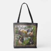 Siamese Sophie speelt in haar tuin Tote Bag (Achterkant)