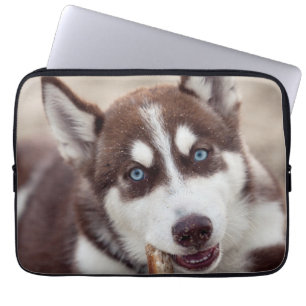 Siberian Husky Puppy op het strand Laptop Sleeve