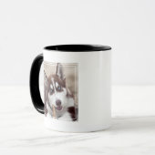 Siberian Husky Puppy op het strand Mok (Voorkant links)