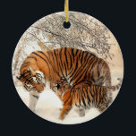 Siberian Tiger moeder en Kitten Keramisch Ornament<br><div class="desc">Mooie moeder en mantel tijger in een wintersneeuwwonderland</div>