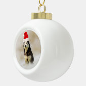 Siberische Husky Hond met Santa Hoed in Sneeuw Keramische Bal Ornament (Rechts)