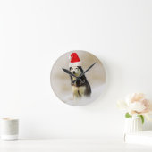 Siberische Husky Hond met Santa Hoed in Sneeuw Ronde Klok (Huis)