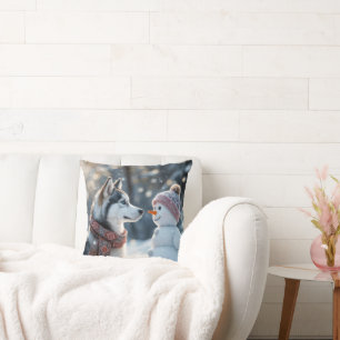 Siberische Husky kijkt naar een sneeuwman Kussen